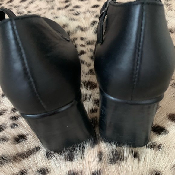 Cute Mary Jane style heels - Picture 2 of 3